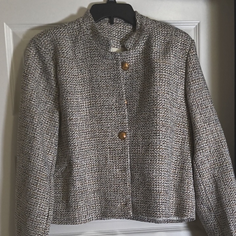 Chic Women's Tweed Blazer with Gold Accents